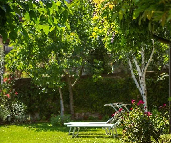 J&j House ホームステイ Castelmarte