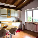 Δωμάτια σε οικογενειακή κατοικία J&j House *