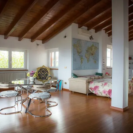 J&j House Kwatera prywatna Castelmarte