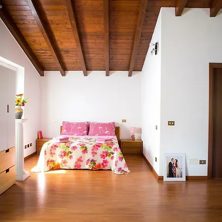 J&j House בית אירוח Castelmarte