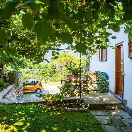 J&j House בית אירוח Castelmarte