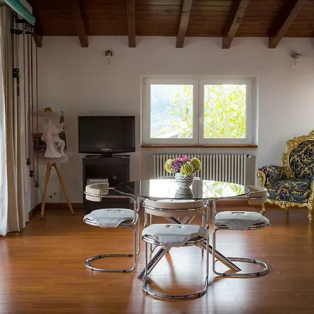 J&j House בית אירוח Castelmarte
